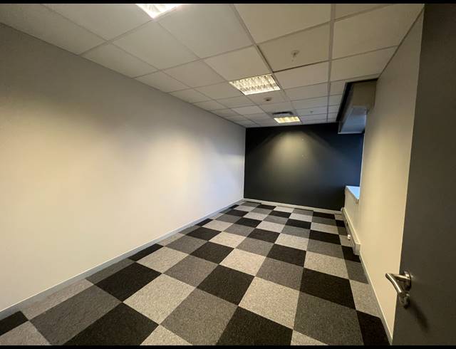 1,184M² OFFICE TO LET IN ROSEBANK